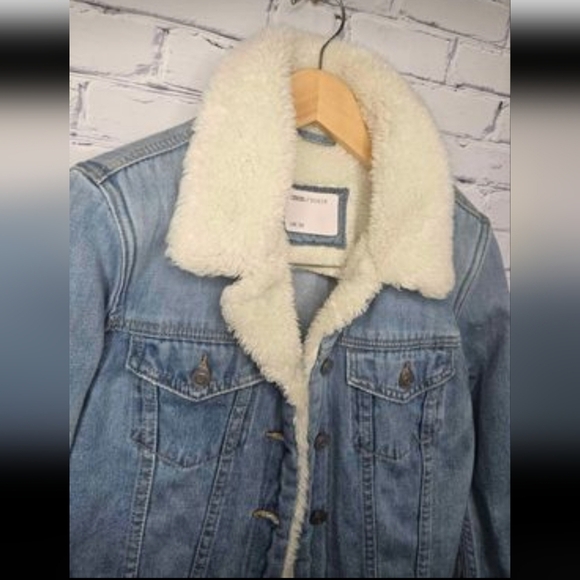 ASOS  DESIGN Denim Jacket with Borg collar size 6 - Picture 7 of 14